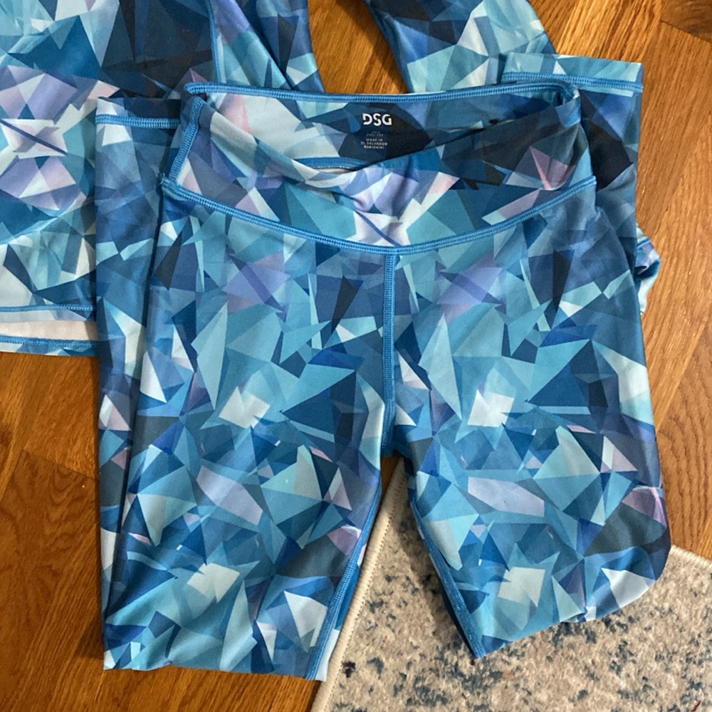 DSG quarter zip and legging set - Picture 3 of 3